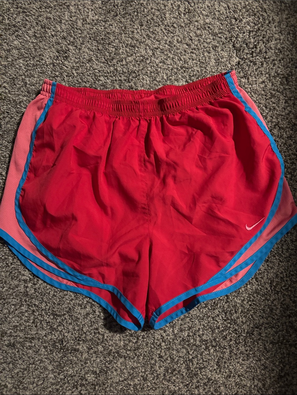 Women's small S Nike tempo shorts, drifit red